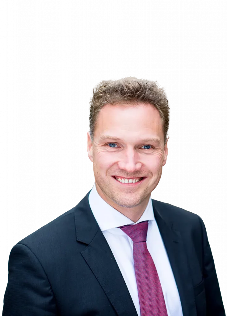 Christian Grüning lachend im Anzug